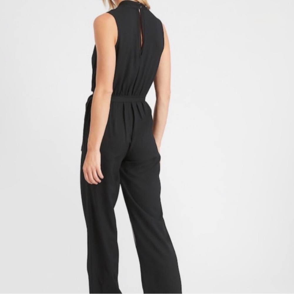 Banana Republic Sleeveless Black Wide-Leg Jumpsuit with Tie Waist - Picture 4 of 8